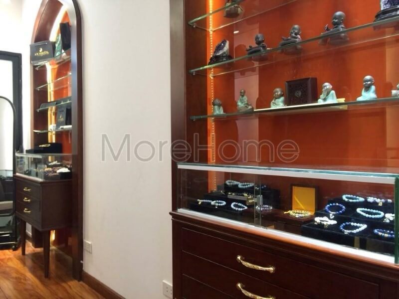 Việc thi công nội thất cho showroom đá phong thủy An Thiên cao cấp theo phong cách tân cổ điển.